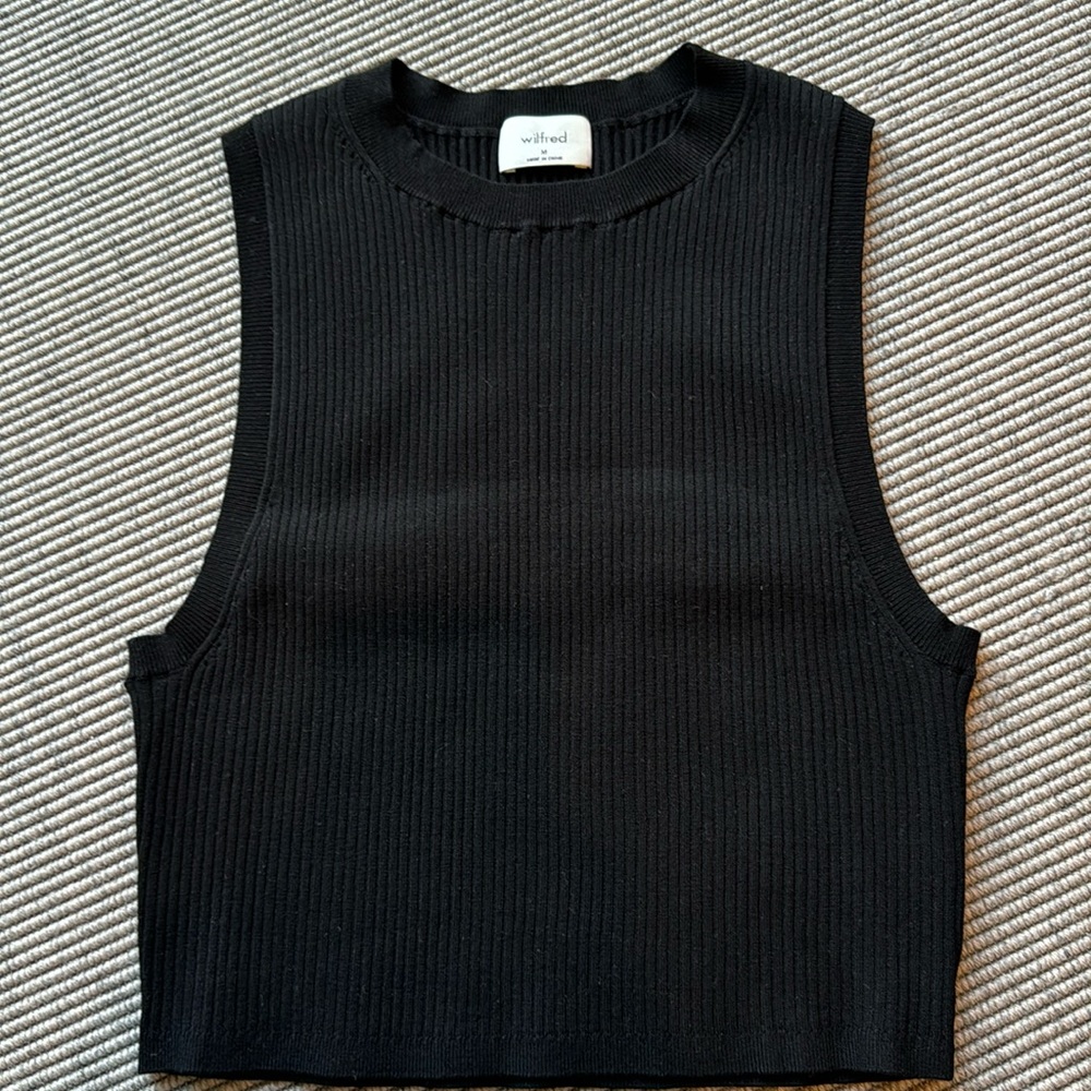 Aritzia Wilfred white ribbed tank. Size medium.